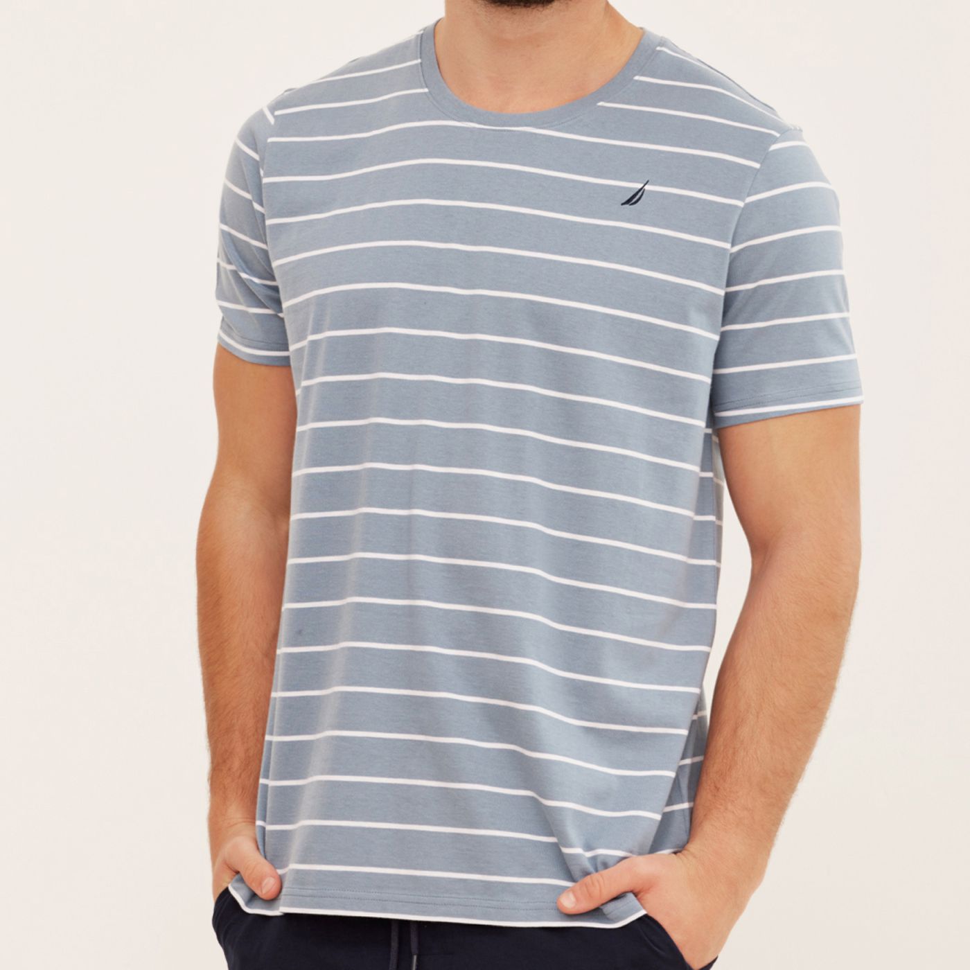 חולצת טי בעיצוב פסים