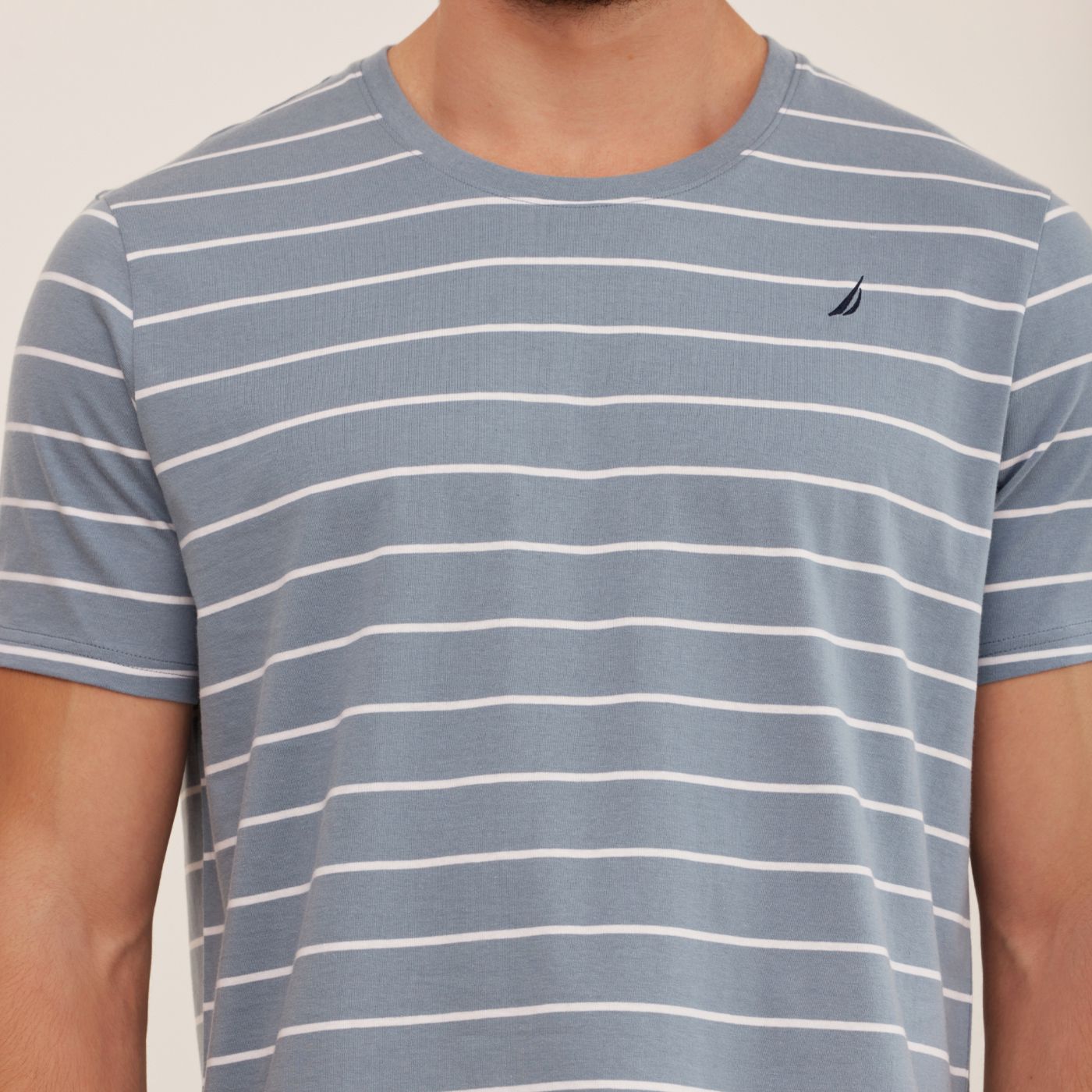 חולצת טי בעיצוב פסים