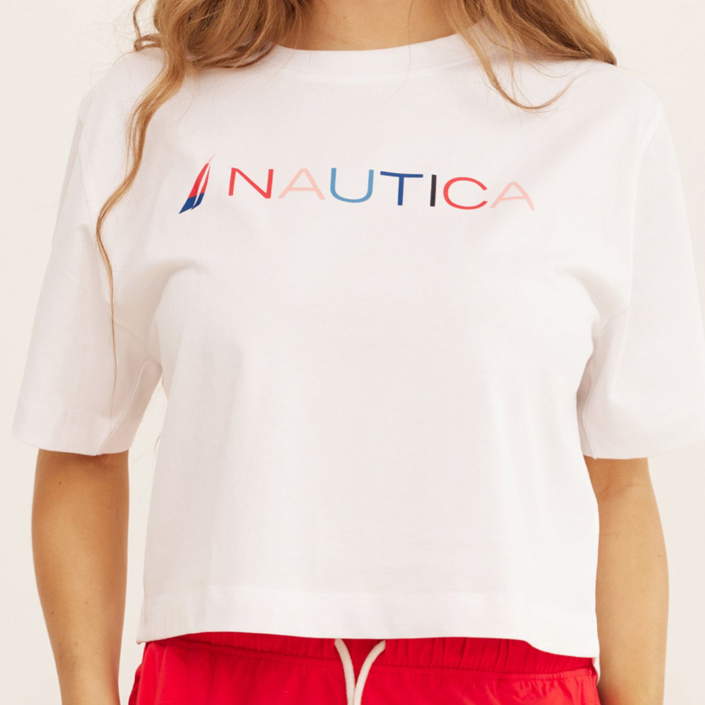 חולצת טי בגזרת קרופ