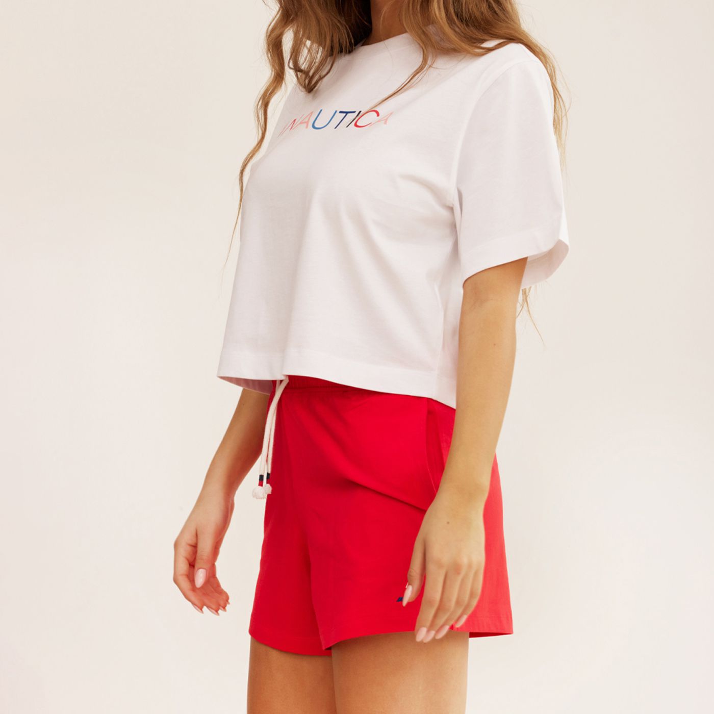 חולצת טי בגזרת קרופ