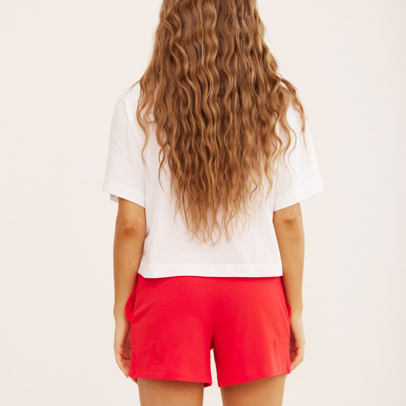 חולצת טי בגזרת קרופ